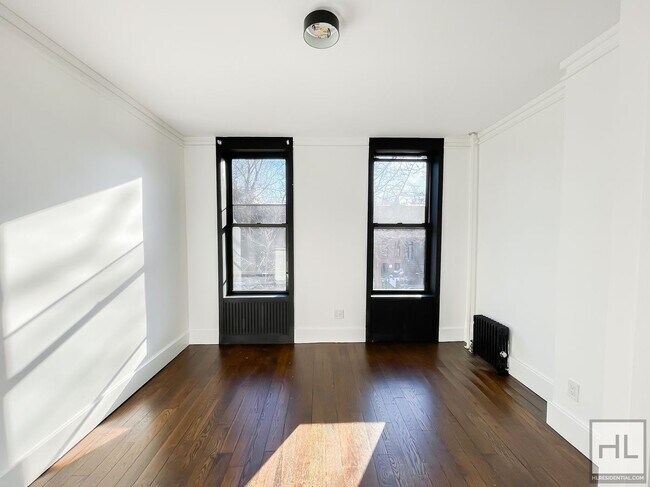 Building Photo - Carroll Gardens 2-Bed 1-Bath