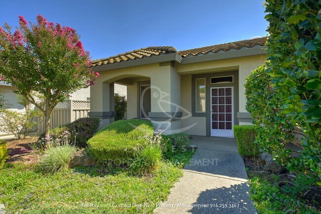Building Photo - Sun City Roseville, 2 bedroom + Den, 3 car...