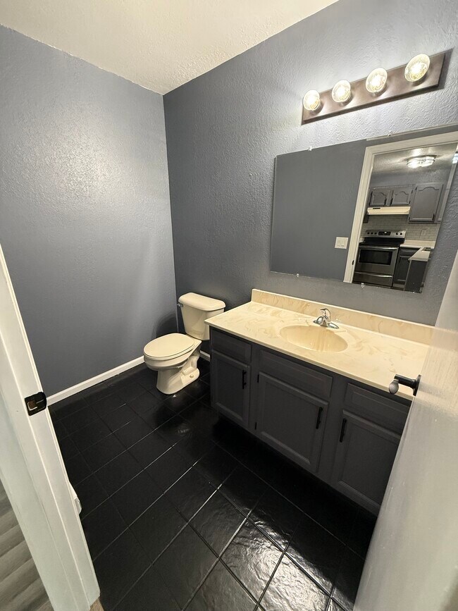 Building Photo - W6527 Woodhaven Cir