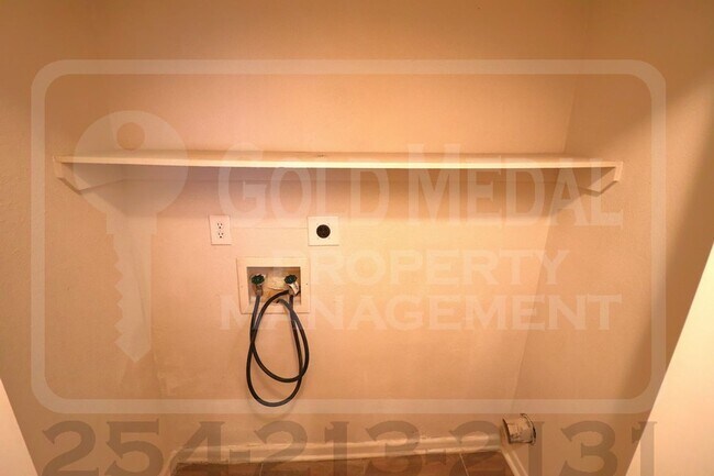 Foto del edificio - 503 Longhorn Cir