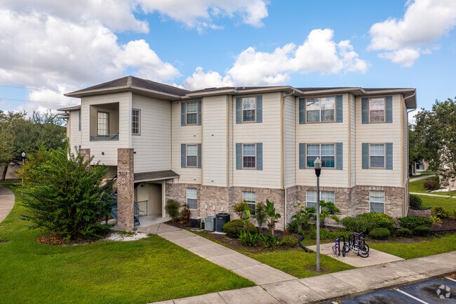 Building Photo - Valencia Trace Apartments