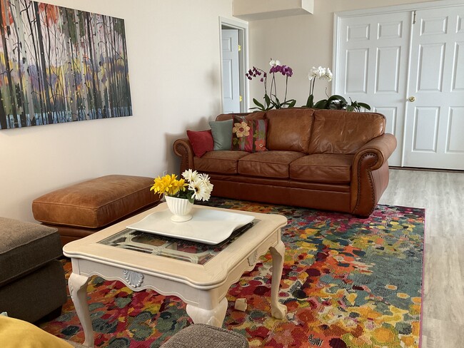 Building Photo - 418 N Laguna St