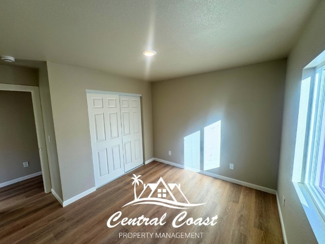 Building Photo - 0 S Hart Dr