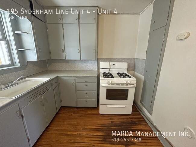 Building Photo - CHARMING 2 BEDROOM/1 BATHROOM UNIT IN DRES...