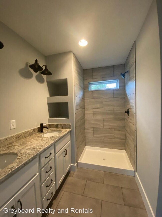 Building Photo - 3 br, 2.5 bath House - 611 Salem Heights Lane