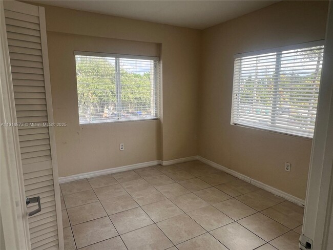 Foto del edificio - 2536 NW 24th St