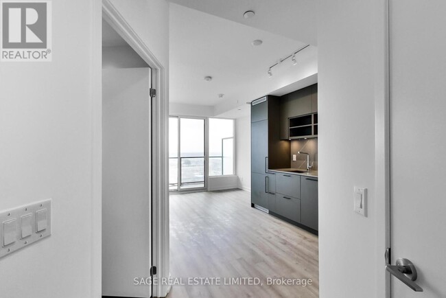 Photo du bâtiment - 135-1135 E Liberty St