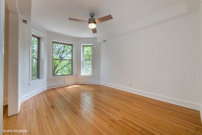 Building Photo - 4000 N Hermitage Ave