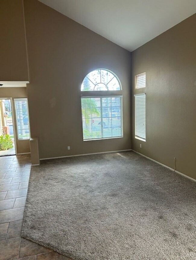 Building Photo - 39197 Vía Cadiz