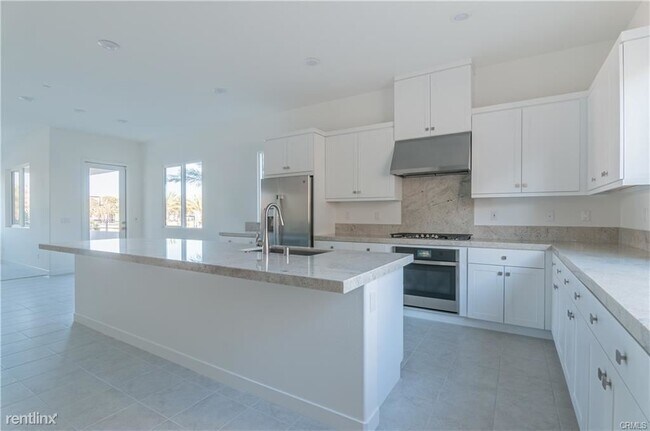 Building Photo - 4 br, 3.5 bath Townhome - 1396 E Meridian ...