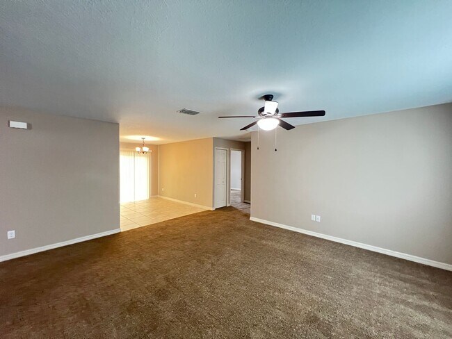 Foto del edificio - Charming 3 Bedroom 2 Bathroom Home in Ocala!!