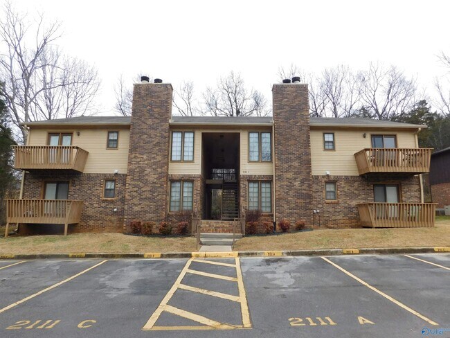 Foto del edificio - 2111 Epworth Dr NE