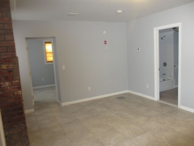 Foto del edificio - 585 Bramhall Ave