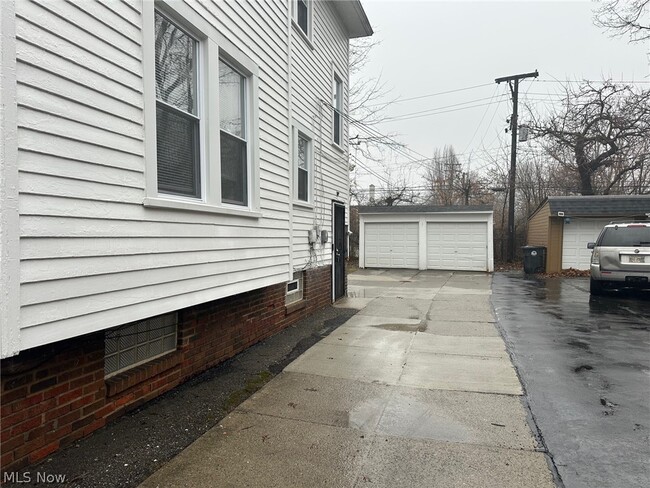 Building Photo - 1764 Algonac Rd