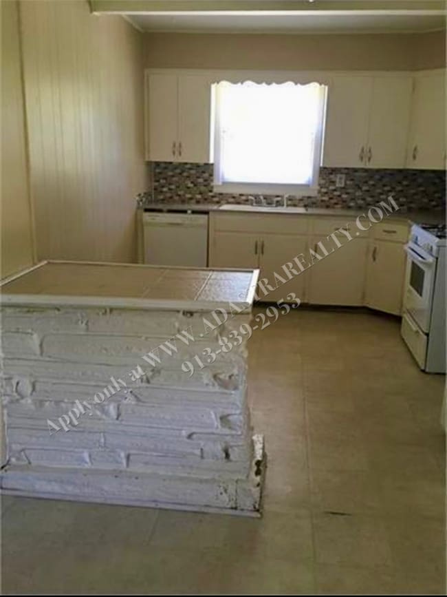 Building Photo - Updated 4 Bed 1 Bath Home in Raytown-Avail...