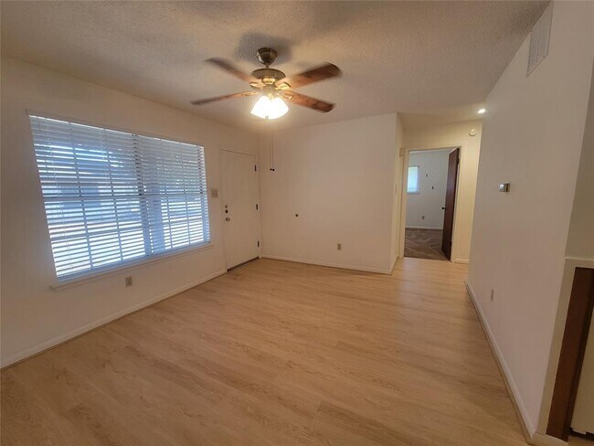 Building Photo - 5804 Nassau Dr
