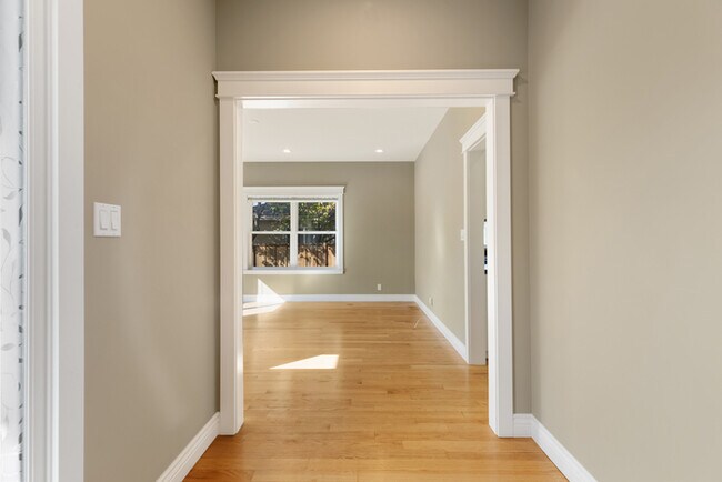 Building Photo - 235 Pleasant View Dr