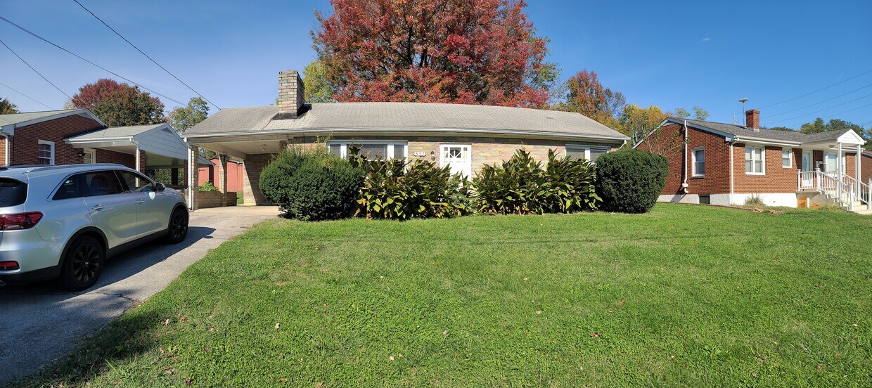 Primary Photo - 537 Hawthorn Rd