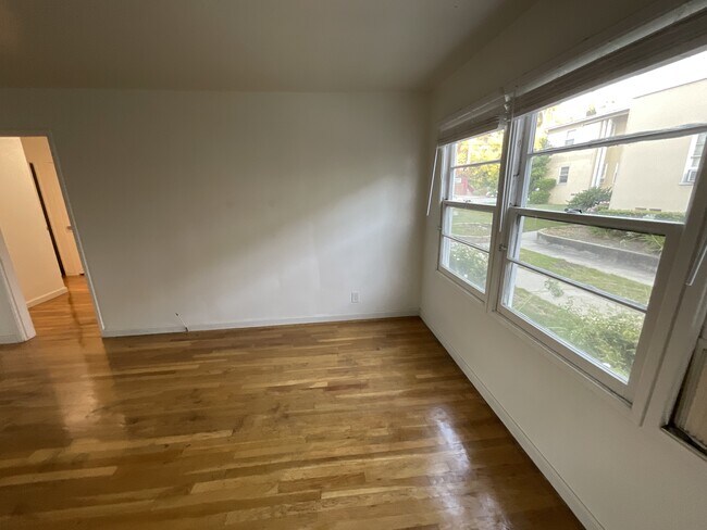 Foto del edificio - 2475 Silver Lake Blvd