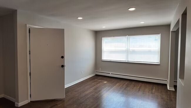 Building Photo - 3160 Schubert Ave