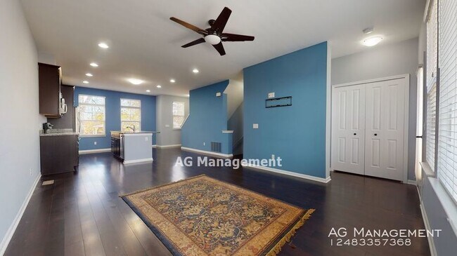 Building Photo - 1051 N Sherman Dr