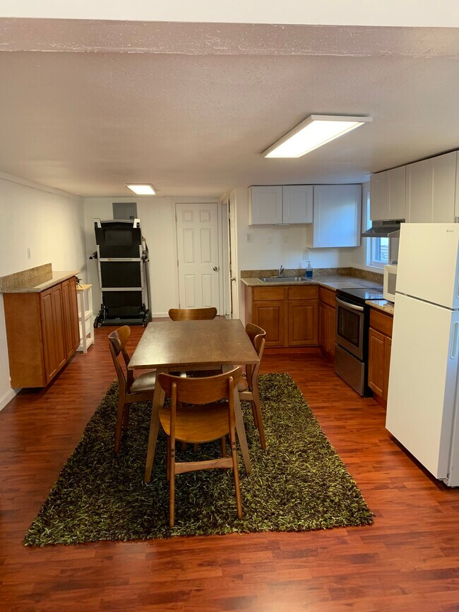 Foto del edificio - 6115 Outlook Ave