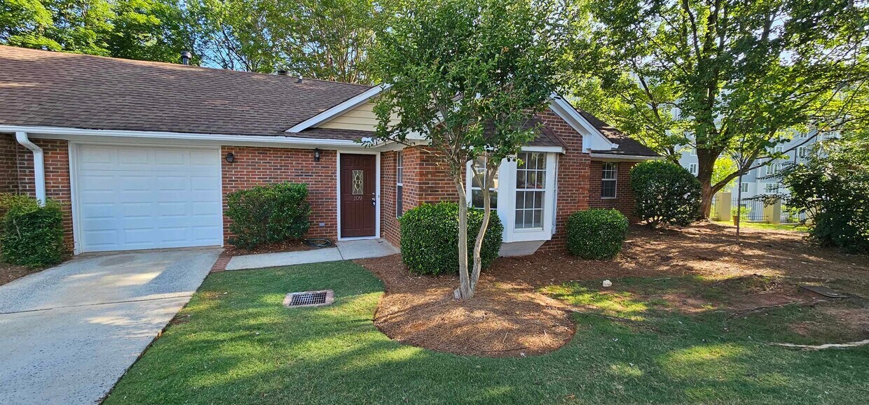 Foto principal - 109 Mary Gay Ct