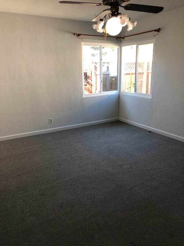 Foto del edificio - 275 Tyrella Ave