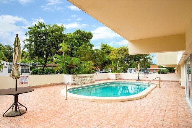 Foto del edificio - 1225 NE 124th St
