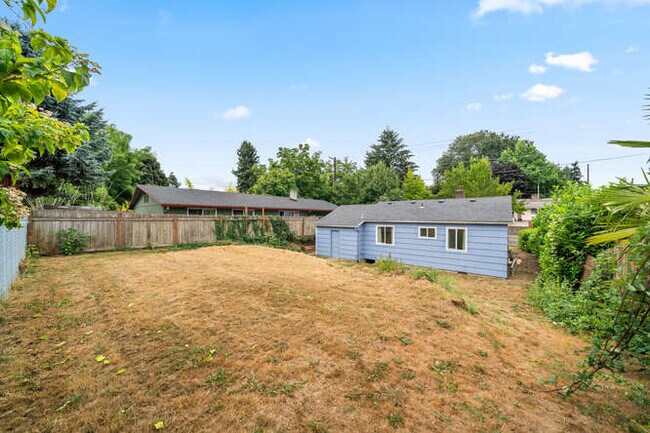 Back Yard - 8808 N Peninsular Ave
