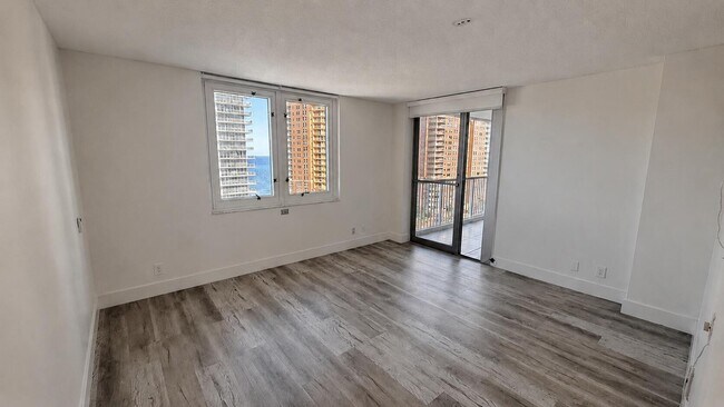Foto del edificio - 2200 NE 33rd Ave