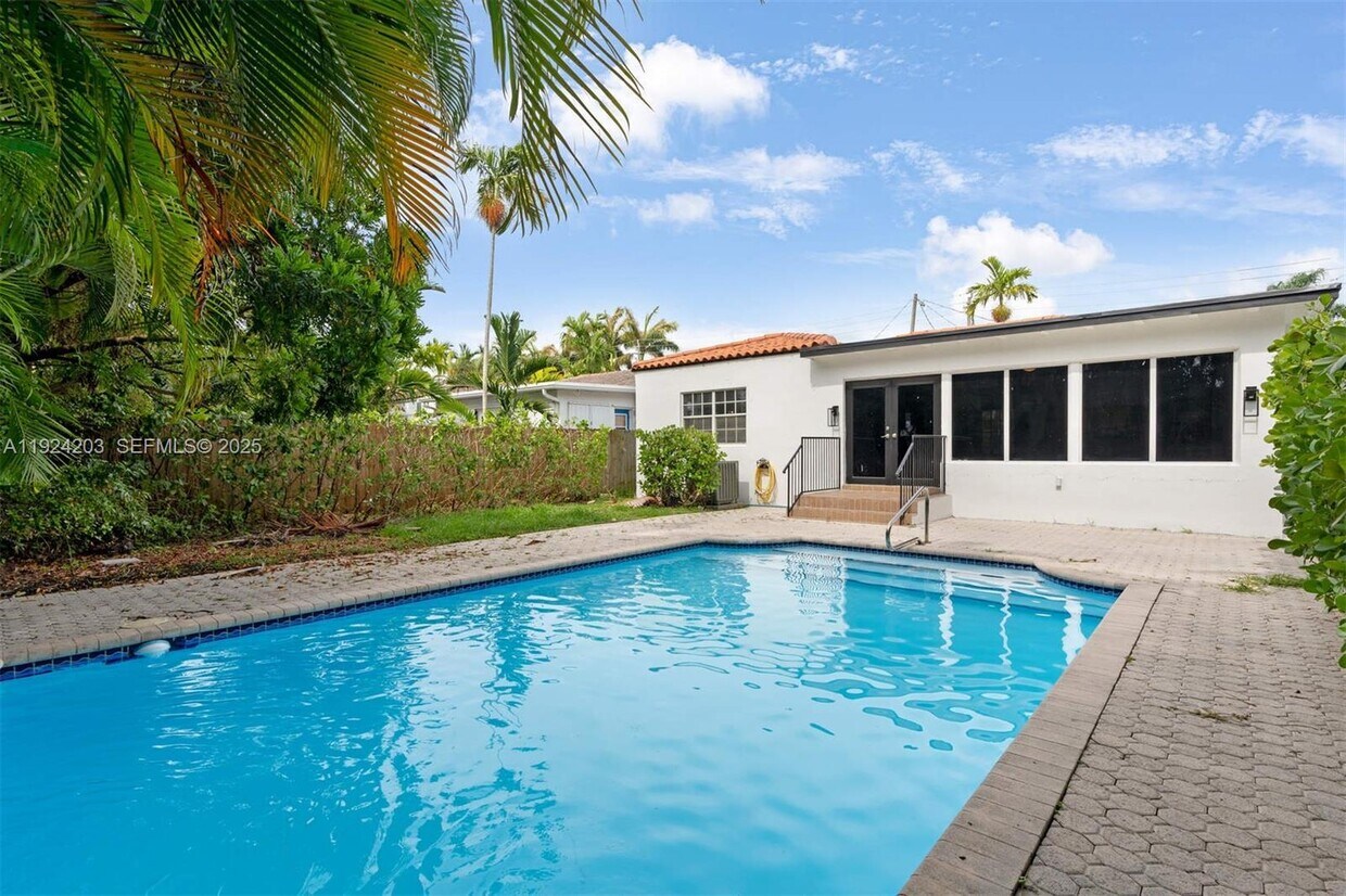 Foto principal - 8943 Hawthorne Ave