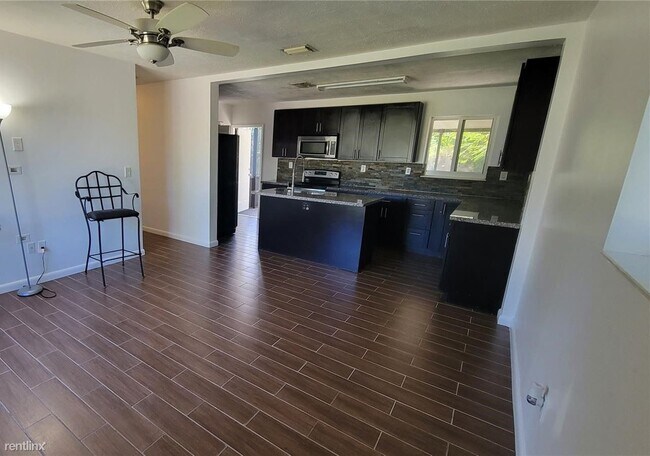 Building Photo - 3 br, 2 bath House - 322 N 68th Way