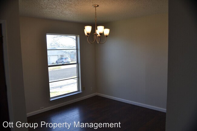 Building Photo - 3 br, 2 bath House - 624 Manning Dr.