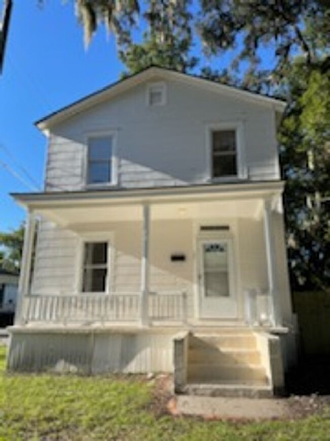 Building Photo - Newly Renovated