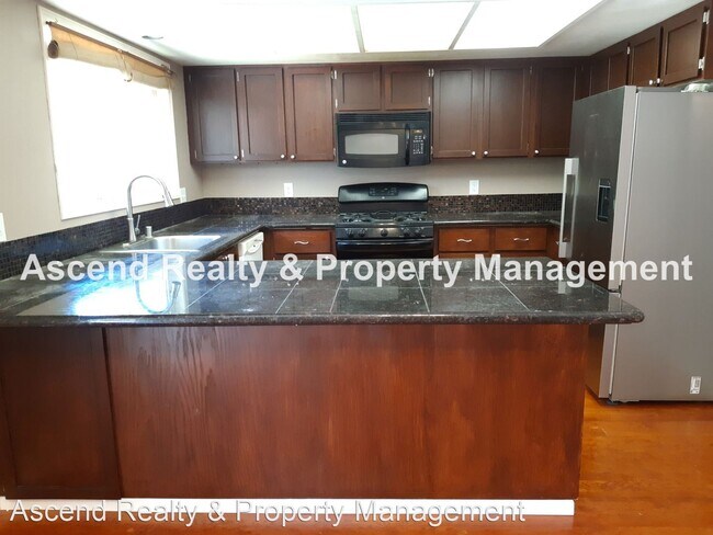 Building Photo - 3 br, 2 bath House - 7225 SW 160th Av
