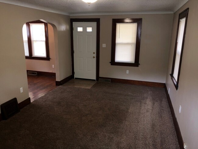 Building Photo - 3406 Robinwood Dr