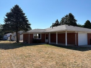 Building Photo - 6796 Sun Valley Ave NE
