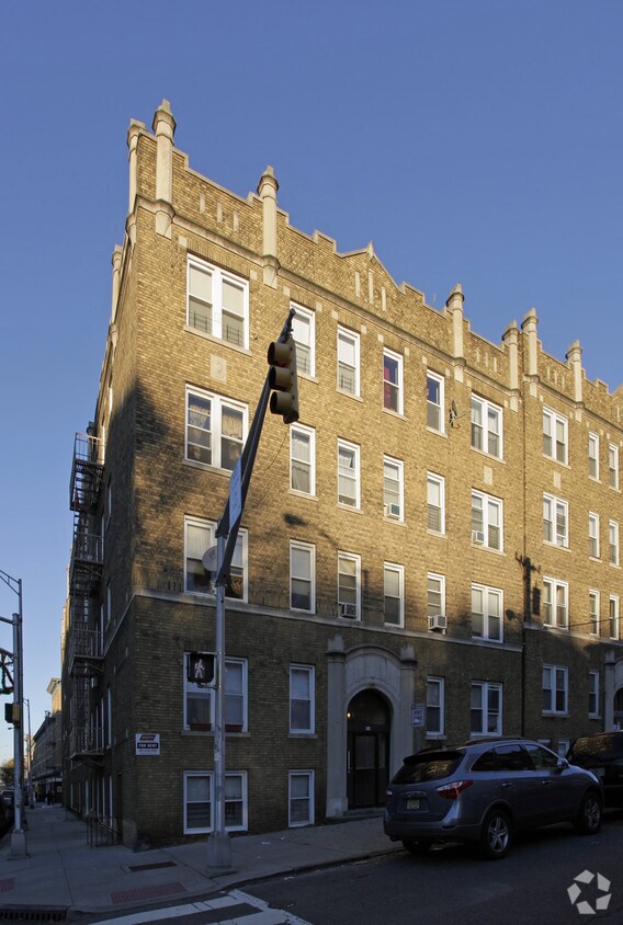 Primary Photo - 152-154 Kensington Ave