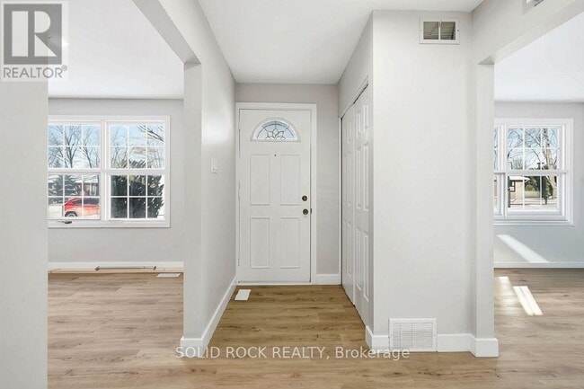 Photo du bâtiment - 2158 Fillmore Crescent