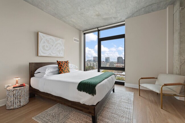 Foto del edificio - 1050 W Van Buren St