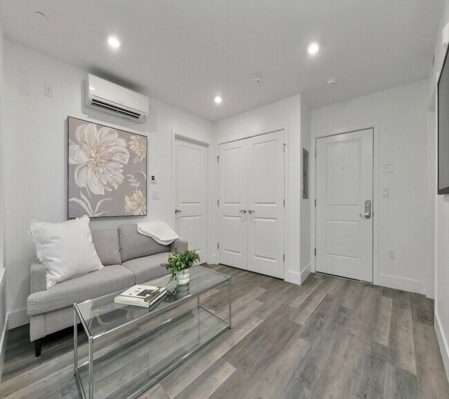 Foto del edificio - 585 Essex St