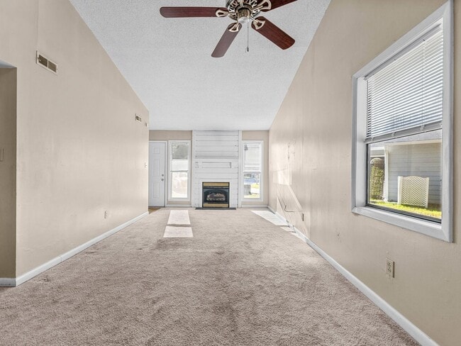 Foto del edificio - Townhome Beauty!