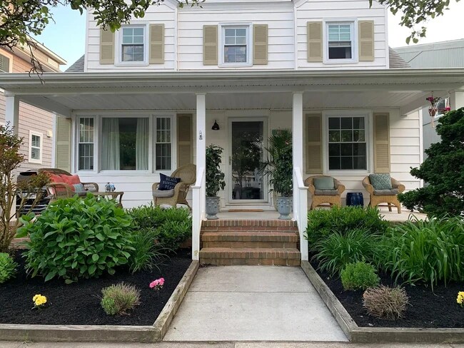 Building Photo - 110 N Pembroke Ave