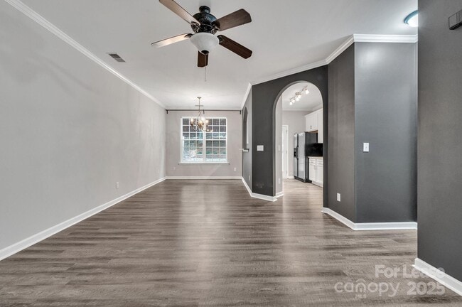 Building Photo - 1915 Travertine Ln