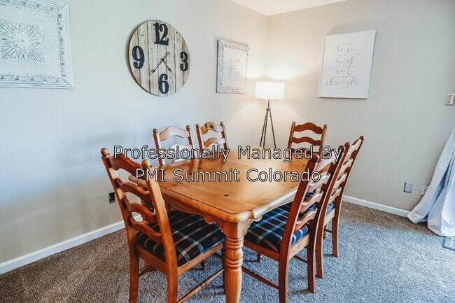 Foto del edificio - 933 Straight Creek Dr