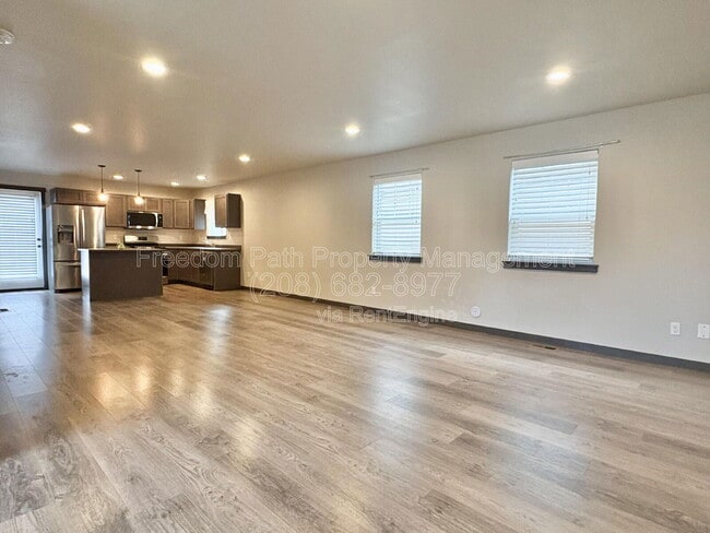 Building Photo - 1425 E Seleta Ln