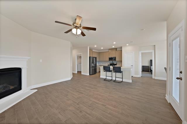 Foto del edificio - 10401 Table Bluff St