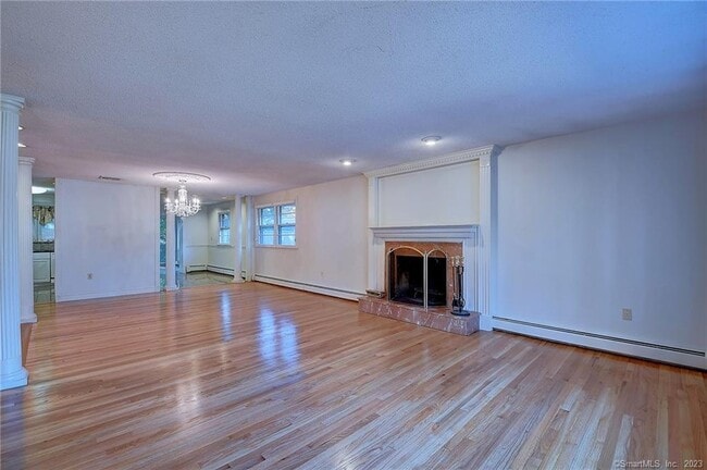 Building Photo - 1107 Farmington Ave