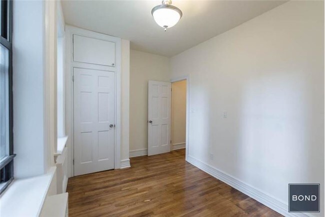 Foto del edificio - 338 E 70th St